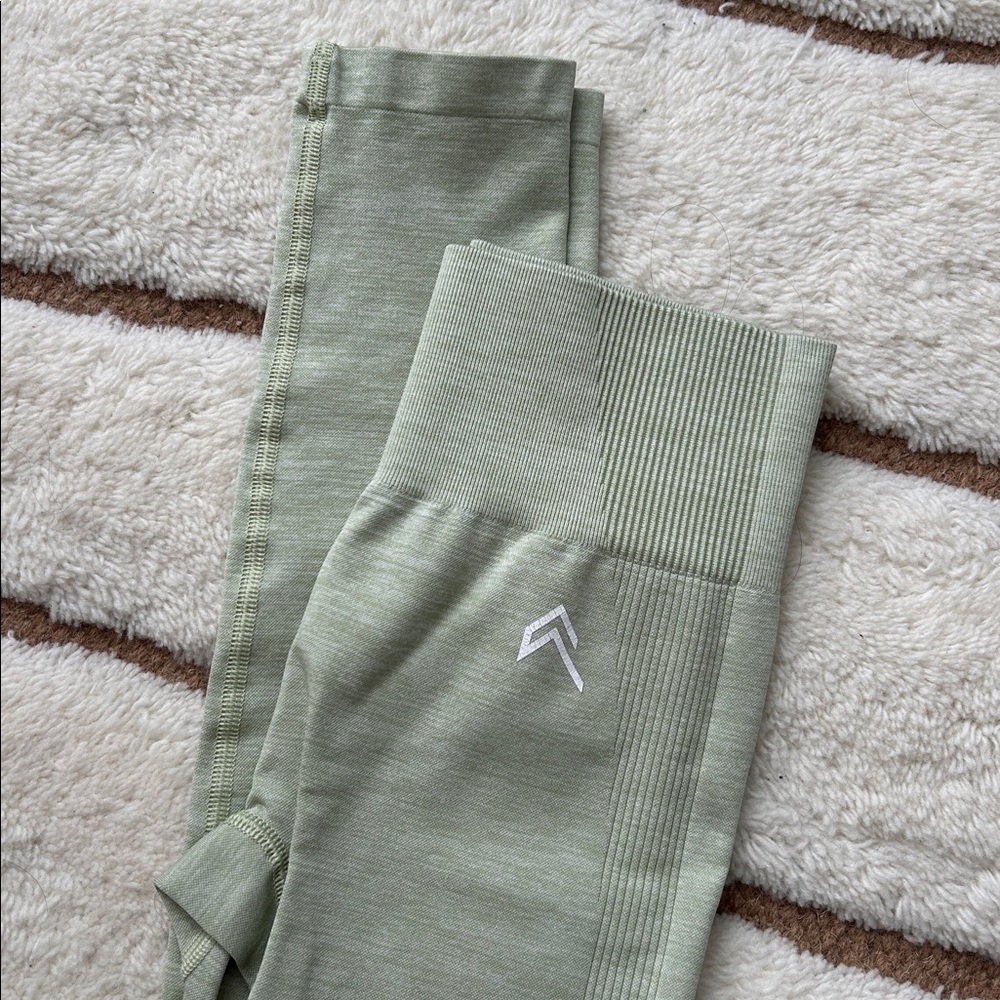 ONER | Classic Seamless Leggings - Picture 3 of 7